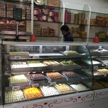 Mahender Sweets & Bakers