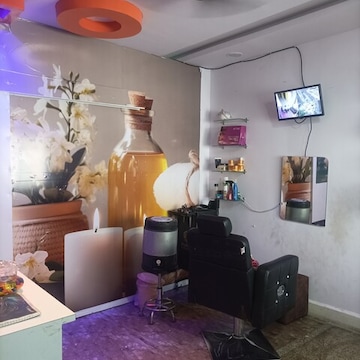 To Regal Spa and Family Saloon