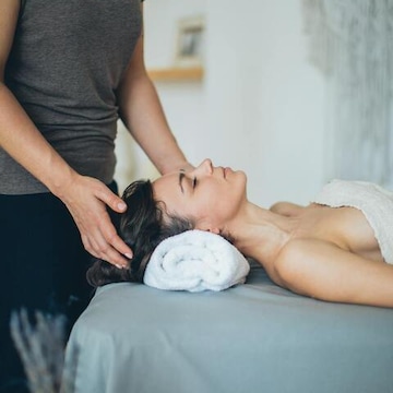 D2s Unisex Salon and Spa