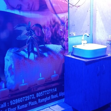 Scissor & Razor Unisex Salon & Spa