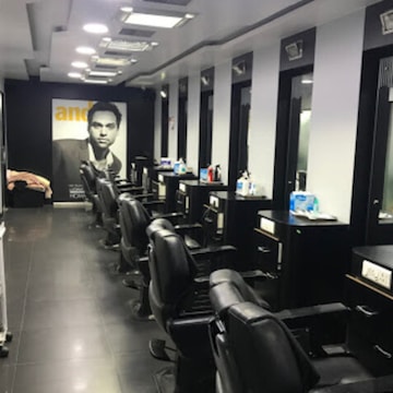 Black & White Beauty Parlour