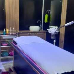 S Looks Unisex Saloon
