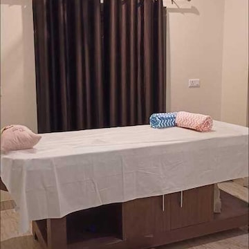 F Unisex Spa & Salon