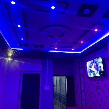 Aura Well Therapy Spa Center and Saloon