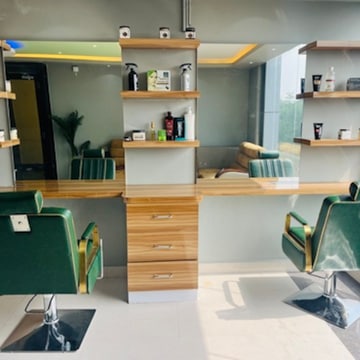 Lavish Spa Unisex Salon