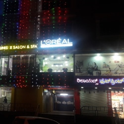 Glaze Unisex Salon & Spa