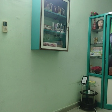 Varoos Herbal Beauty Parlour (Only For Ladies)