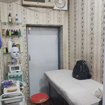 New-Good-Looks Unisex-Salons
