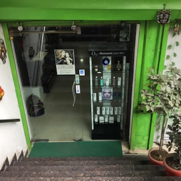La Estrella Unisex Spa N Salon