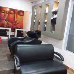 Doll House Beauty Salon & Acedamy