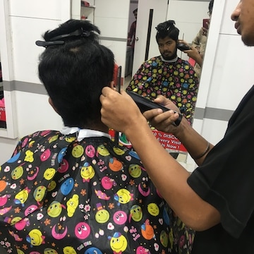 New Look Essential Unisex Salon & Spa