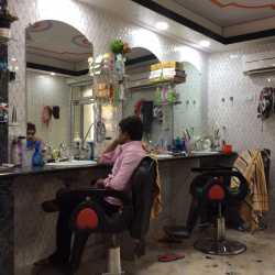 DELUX MENS Saloon