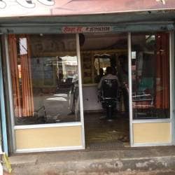 V R Hair Studio