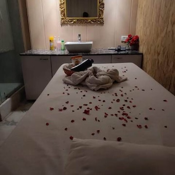 Golden Leaf Spa And Massage Centre